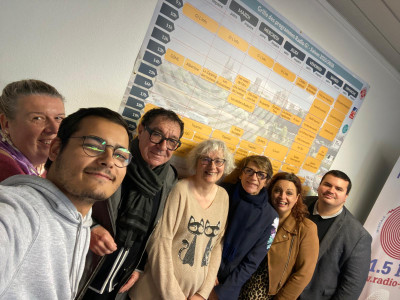 Dimanche Bonheur : musette, chansons et dédicaces Emission spéciale avec Homer et Marge des Simpson.